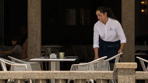Camarero es una de las actividades hosteleras este verano con mayor oferta en O Salns