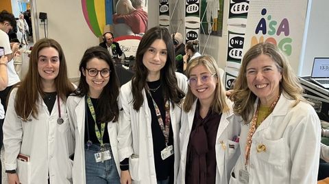 Equipo de pediatr�a del Cunqueiro que atiende a ni�os con c�ncer, con la jefa de servicio