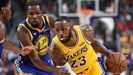 Los Lakers y los Warriors durante un partido de pretemporada