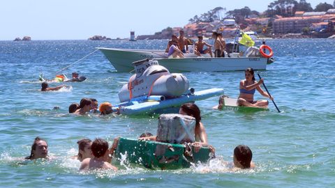 Festa da Dorna: Rejata de Embarcasi�ns feitas a machada e pan de millo na playa de Coroso