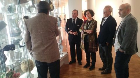  Berta Pi��n y Pablo Junceda en la exposici�n del Sabadell Herrero sobre el sombrero