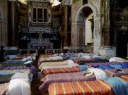 Una iglesia de Palermo se ha transformado en un dormitorio colectivo para acoger a los inmigrantes. 