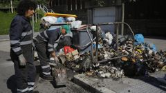 Contenedores quemados durante la huelga de basura en A Corua