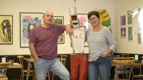 Bibi y Mili ponen fin a una etapa en la que su local se convirti� en un referente cultural de Lal�n.