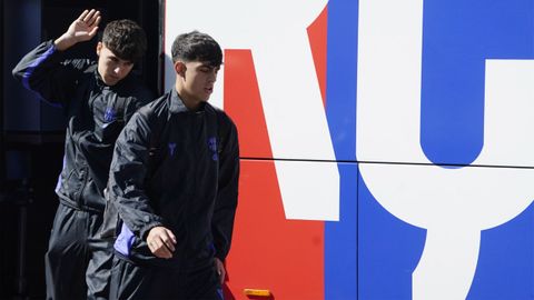  Llegada del autob�s del Barcelona al hotel de concentraci�n del equipo este jueves. Oviedo y Barcelona vuelven a medirse en un partido de la m�xima categor�a 24 a�os despu�s