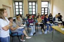 La edil de Emprego de Silleda, Margarita Campos, abri� ayer la segunda fase del programa Aurora.