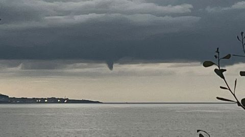 Imagen de la manga marina en formaci�n avistada en Burela