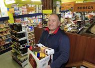 Florentino Ara�zo na tenda Plis Pas que xa moita xente chama �o 24� polo seu horario. 