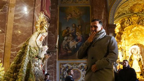 Los fieles, emocionados ante la nueva imagen de la Macarena