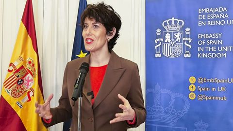 La ministra de Inclusin, Seguridad Social y Migraciones, Elma Saiz Delgado, ofrece unas declaraciones a medios espaoles con ocasin de su visita a Londres.