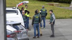 Agentes de la Unidad Central Operativa de Medio Ambiente (UCOMA), del Servicio de Protecci�n de la Naturaleza de la Guardia Civil (Seprona), llevan a cabo un operativo simult�neo en varios puntos de Asturias