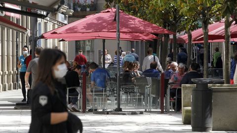 Terrazas abiertas este lunes en la calle Cardenal de Monforte