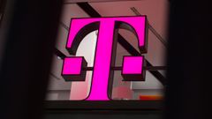 El logo de Deutsche Telekom en una tienda de Colonia