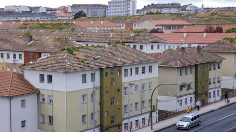 Vista de edificios de Recimil que dan hacia la carretera de Castilla, en foto de archivo.