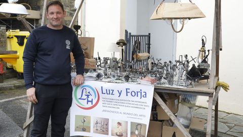Pablo Lpez exponiendo sus productos en la feria de Negueira de Muiz, hace unas semanas
