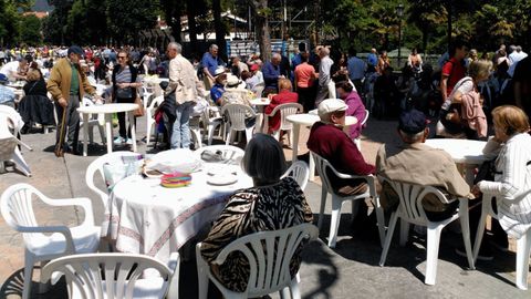 El Campo San Francisco, lleno de ovetenses dispuestos a disfrutar del Martes de Campo