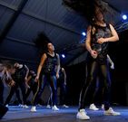 La Escola da R�a -izquierda- tom� ayer el testigo del Lembranza Rock -derecha- del s�bado.