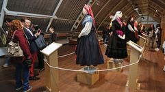 Carballo presume de espectaculares e verdadeiros traxes galegos