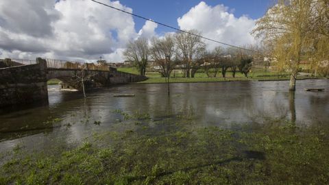 R�o desbordado en Ponteceso