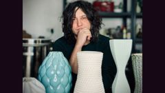 Marcos P�rez crea piezas de c�ramica en tres dimensiones