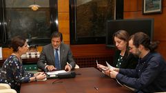 La diputada de Podemos Lorena Gil; el portavoz del grupo parlamentario de Podemos, Emilio Len; el presidente del Principado Javier Fernndez, y la consejera de Hacienda y Sector Pblico, Dolores Carcedo.