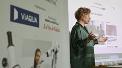 Patricia Barciela, en un momento de la charla en el IES Moncho Valcarce, en As Pontes