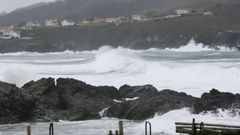 Olas impresionantes en la costa de Valdovio este 2022