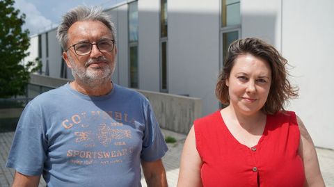 La investigadora del Centro Interdisciplinar de Qu�mica e Biolox�a (CICA), Cristina Pi�eiro-Corbeira, junto a Rodolfo Barreiro, tambi�n del CICA