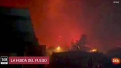 Una familia huye del fuego en Mazagn