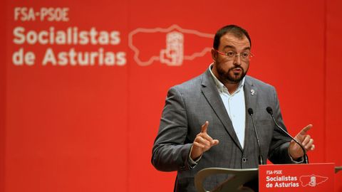 El secretario general del PSOE-A, Adrin Barbn