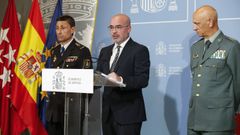 El delegado del Gobierno en Madrid, Francisco Mart�n (c), informa sobre la operaci�n antidroga en la capital.