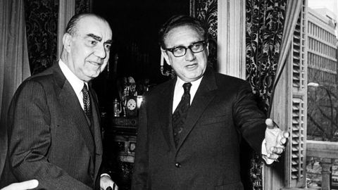 Kissinger con el almirante Carrero Blanco, presidente del Gobierno con Franco