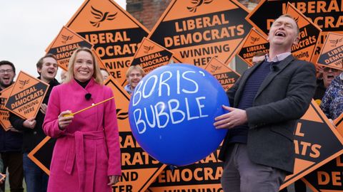 La ganadora de los comicios, la dem�crata liberal Helen Morgan, a punto de pinchar la  burbuja de Boris 