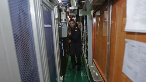 VISITAS AL SUBMARINO TRAMONTANA, ATRACADO EN LA ESCUELA NAVAL DE MAR�N