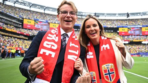 Los pr�ncipes Sverre Magnus y Ingrid Alexandra animaron a la selecci�n noruega desde el estadio de New Jersey