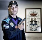 Davite Aguiar compagina su afici�n al tiro con su servicio en la jefatura ourensana. 