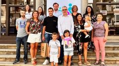 La corporaci�n amiense organiz� una recepci�n institucional a Fernando Seoane y su familia previa al partido de ma�ana. El acto estuvo presidido por el alcalde, as� como por los concejales de Deportes, Promoci�n Econ�mica, Mobilidade, Cultura, Mocidade y el edil popular Pablo Beiroa. 