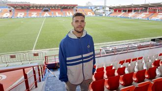 &Aacute;lex Gallar posa para La Voz en el &Aacute;ngel Carro al t&eacute;rmino del entrenamiento de este lunes.