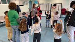 La alcaldesa de Lugo visitando el pasado a�o una de las aulas