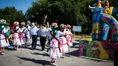 Romer�a da Virxe do Cristal.En el campo del santuario se celebra la misa solemne.