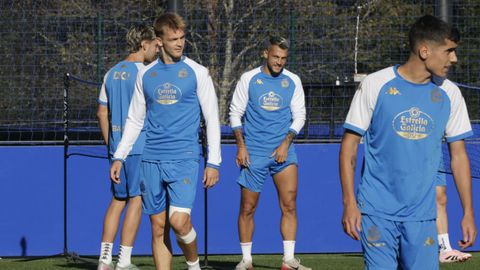 Arnau Comas, Stoichkov y Villares, en un entrenamiento del Deportivo