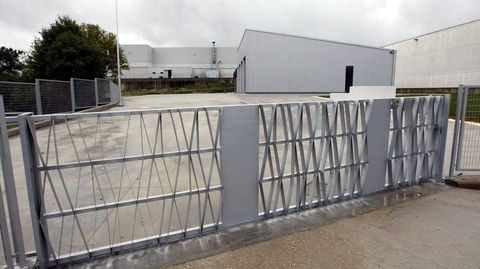 Los bomberos del parque de Chantada (en la foto) acudieron a sofocar el incendio