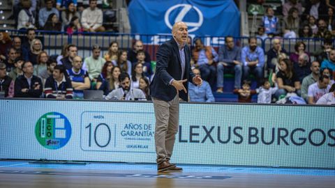 F�lix Alonso volv�a a la cancha de Burgos, pero la imagen de su equipo fue penosa.