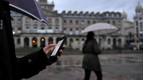 La Justicia avala que los padres revisen el WhatsApp de sus hijos