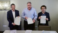 Armendariz, Asiron y Maulen, de izquierda a derecha, el pasado da 21 en la firma del acuerdo para la alcalda del Pamplona