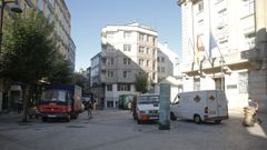 Repartidores en la Praza de Armany�