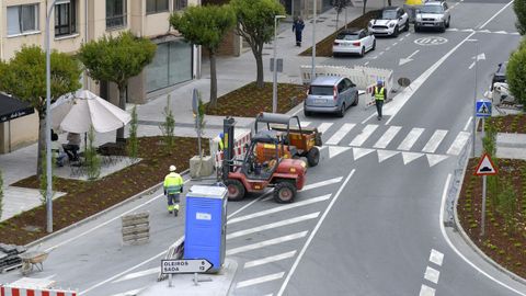 Un carril de la rúa Areal ya lleva días abierta al tráfico.