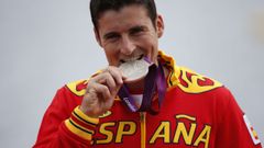 El espa�ol David Cal, celebra su medalla de plata en C1 1.000 metros de pirag�ismo de los Juegos Ol�mpicos de Londres