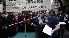 El letrista interpreta el himno de la UD Ourense