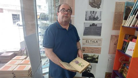Pablo Rodríguez, Vivín, con el libro que recopila los 23 números publicados de Momentáneas